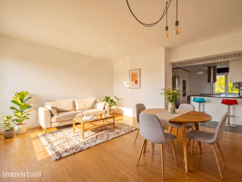Apartamento T3 renovado e com estacionamento na melhor localização ... - Grande imagem: 2/23
