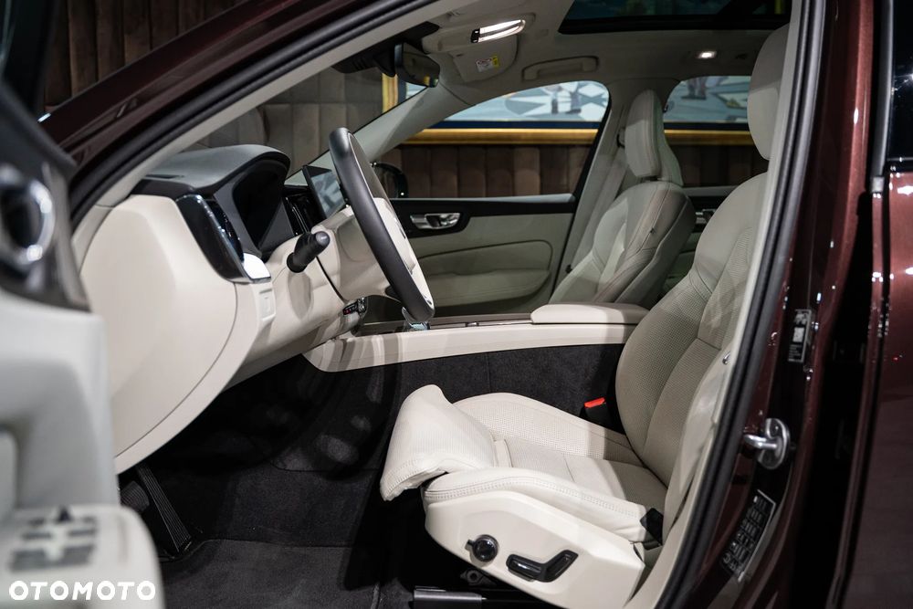Volvo XC 60 B5 B AWD Ultra Dark - 14
