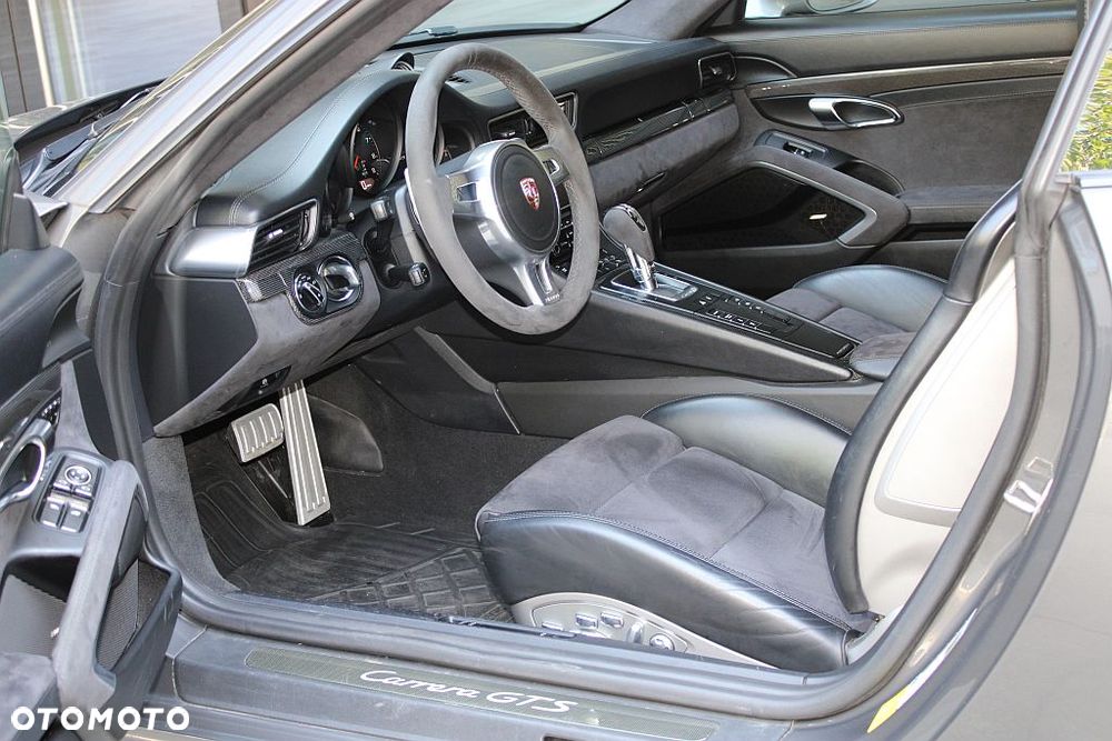 Porsche 911 Carrera GTS PDK - 11