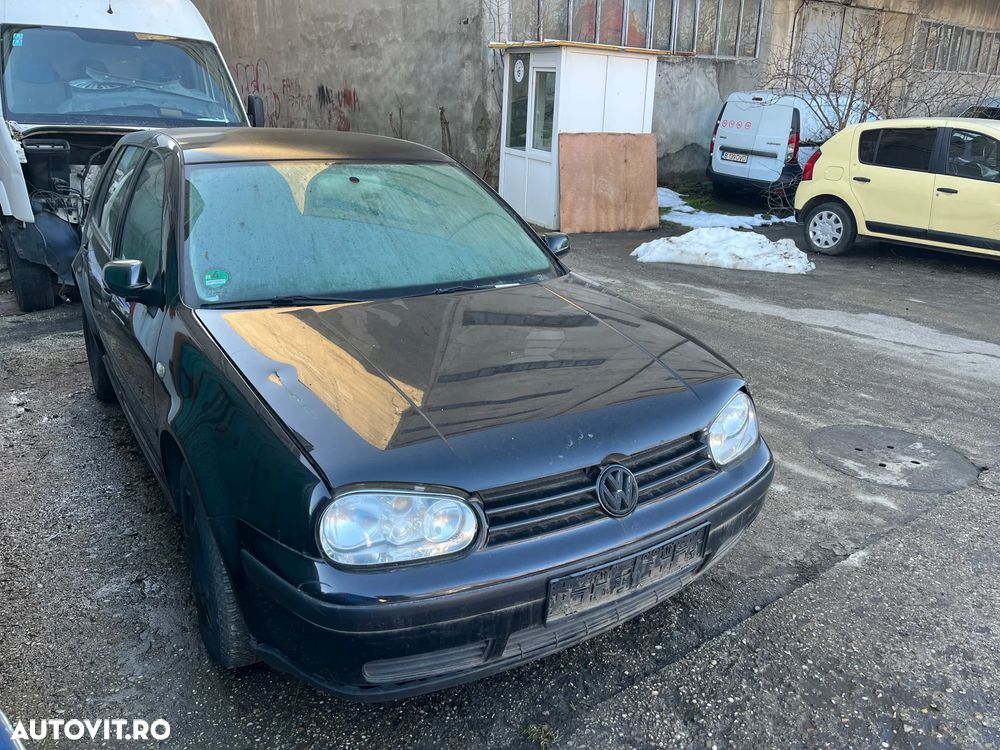 Dezmembrez VW Volkswagen Golf 4 negru 1,4 benzina BCA 2002 - 3