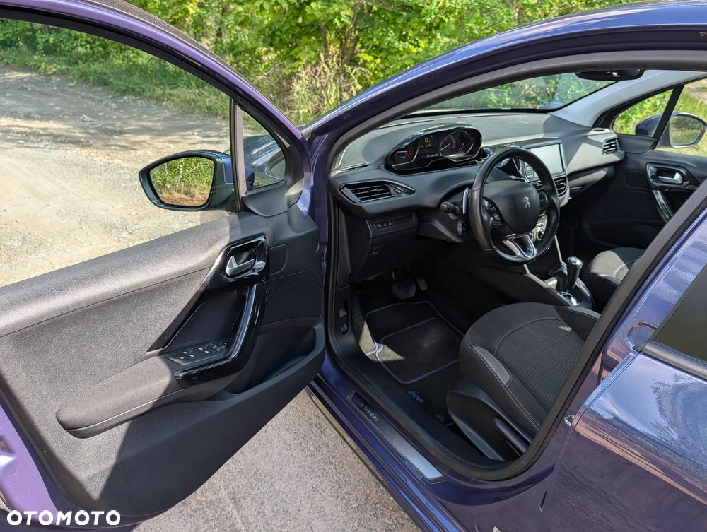Peugeot 208 - 13