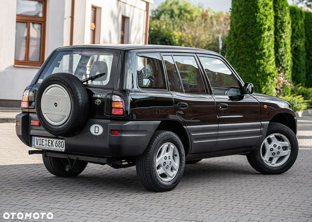 Toyota RAV4 2.0 GLi - 17