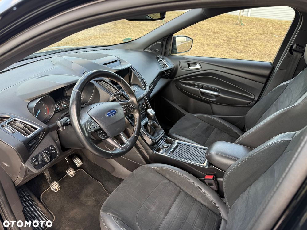 Ford Kuga 1.5 EcoBoost 2x4 ST-Line - 9