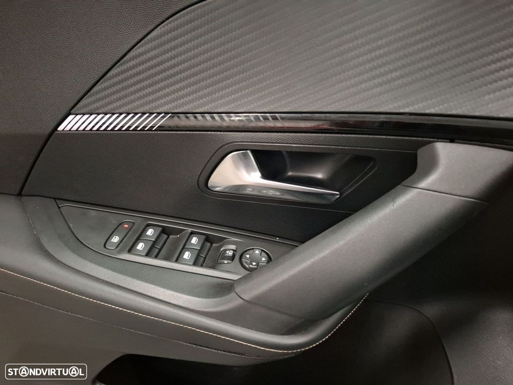 Peugeot 2008 1.2 Hybrid Allure e-DCS6 - 22