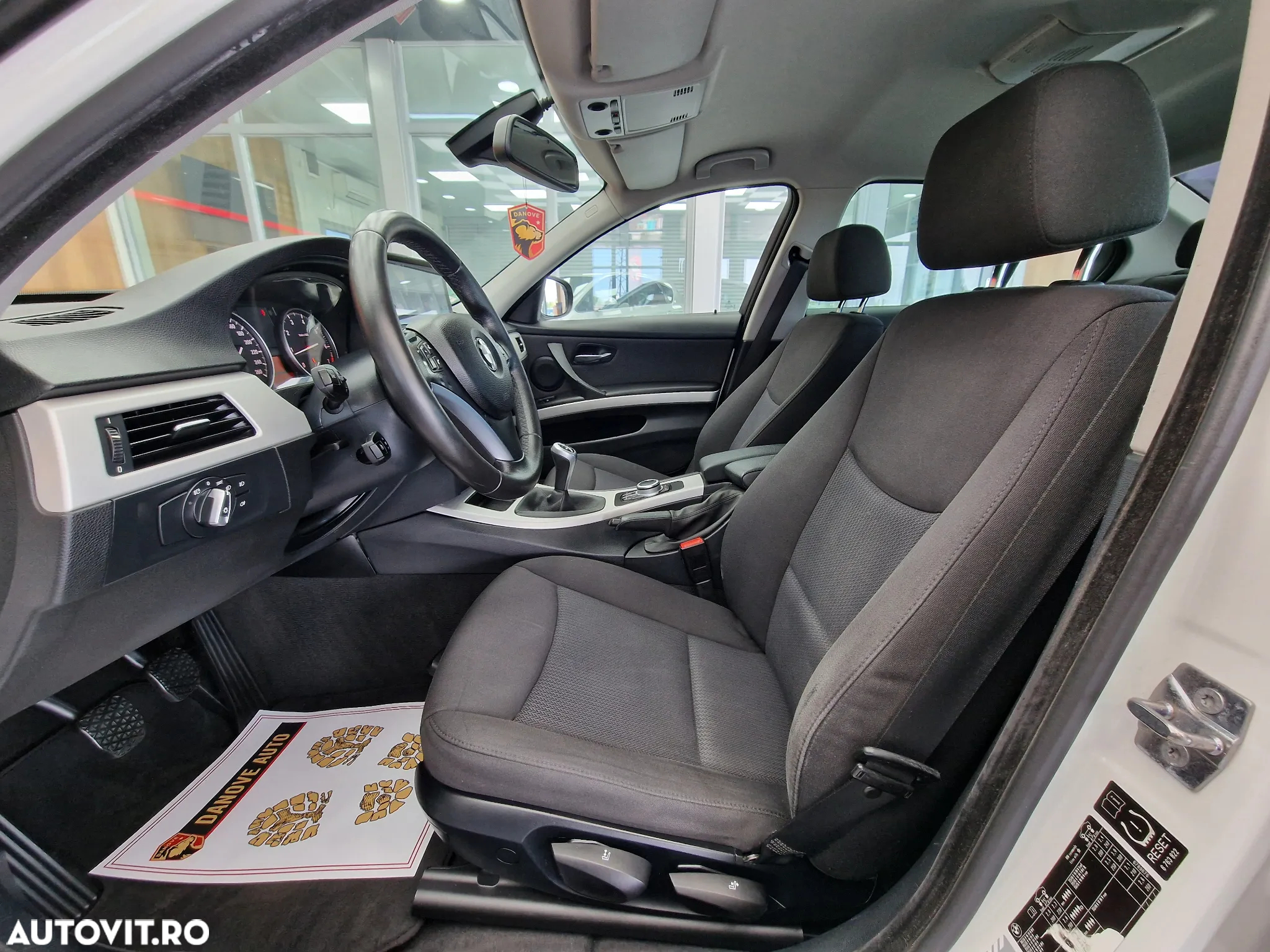 BMW Seria 3 318i - 6