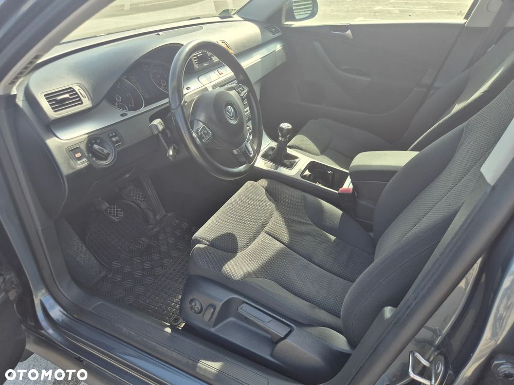 Volkswagen Passat 2.0 TDI Comfortline - 7