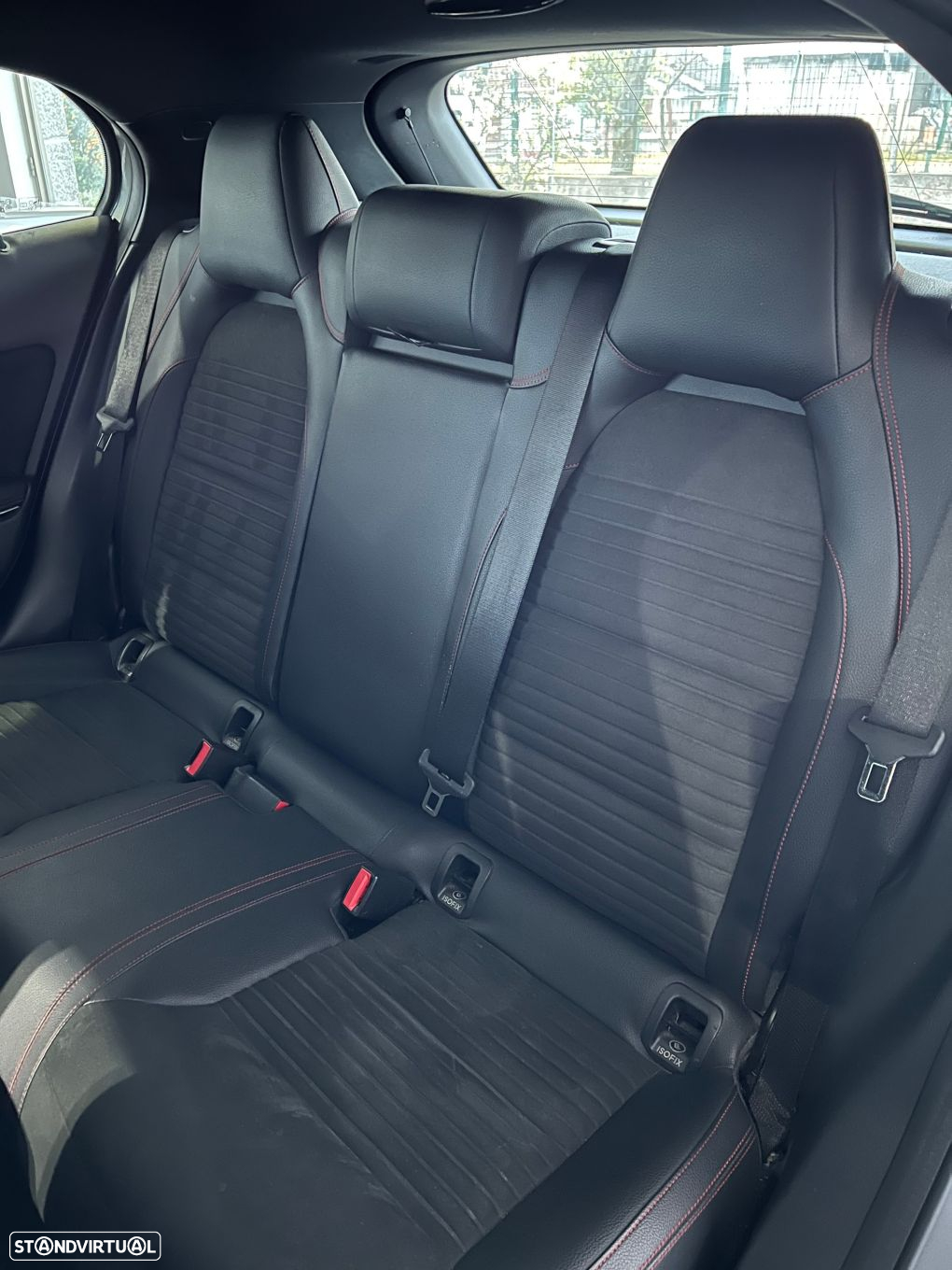 Mercedes-Benz GLA 180 d AMG Line - 23