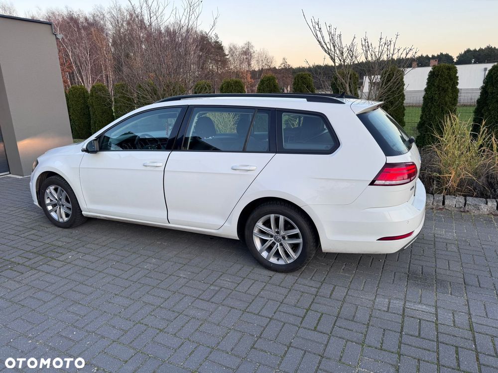 Volkswagen Golf 1.6 TDI SCR DSG Comfortline - 3