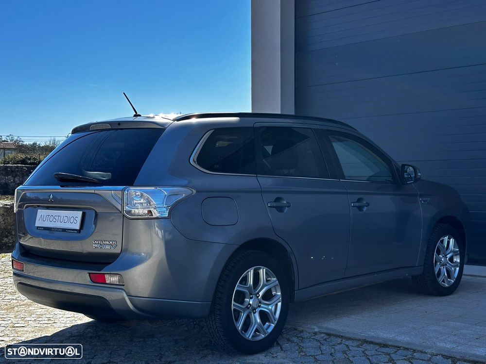 Mitsubishi Outlander 2.0 4WD - 2
