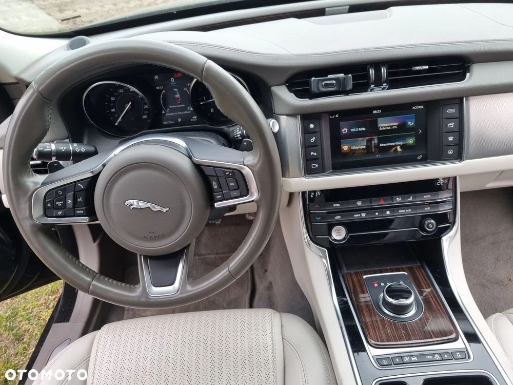 Jaguar XF 2.0 i4D Pure - 18