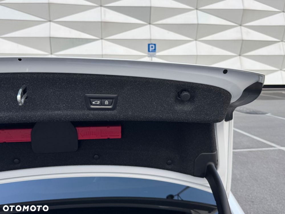 BMW Seria 3 320i xDrive M Sport - 17