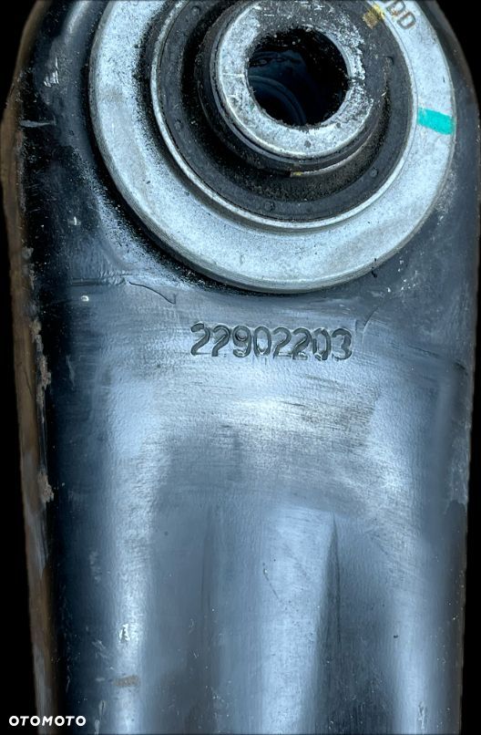 P8 GMC YUKON XL DENALI IV 2015 - 6.2 WAHACZ TYŁ TYLNY PRAWY =  LEWY 22902203 - 3