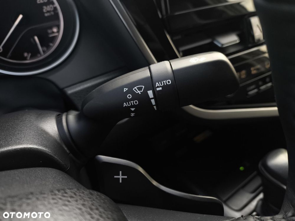 Toyota Camry 2.5 Hybrid Executive CVT - 14