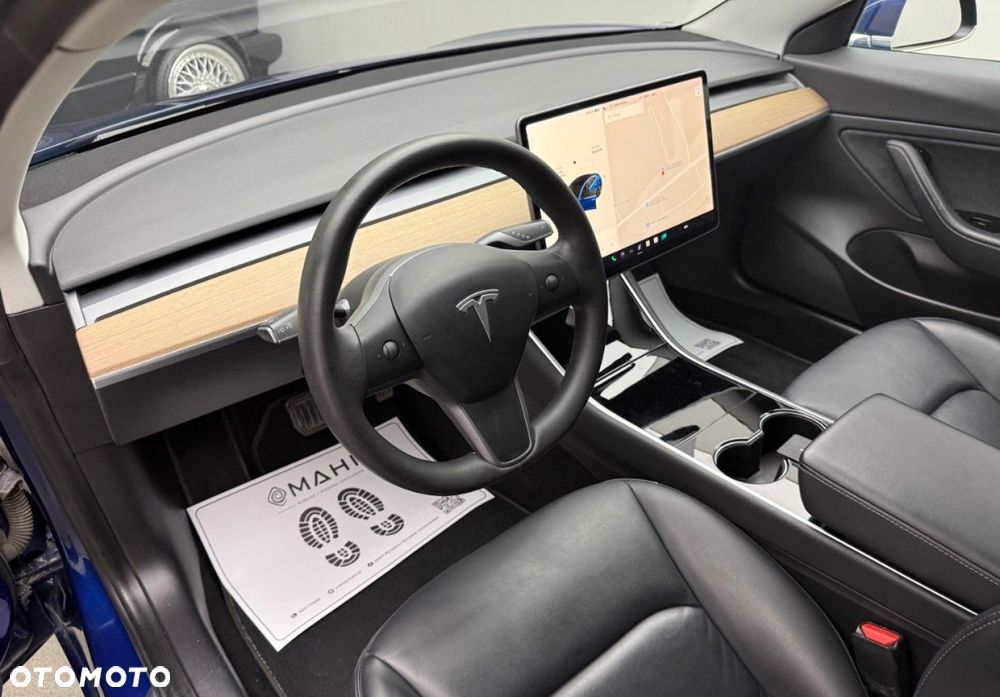Tesla Model 3 - 24