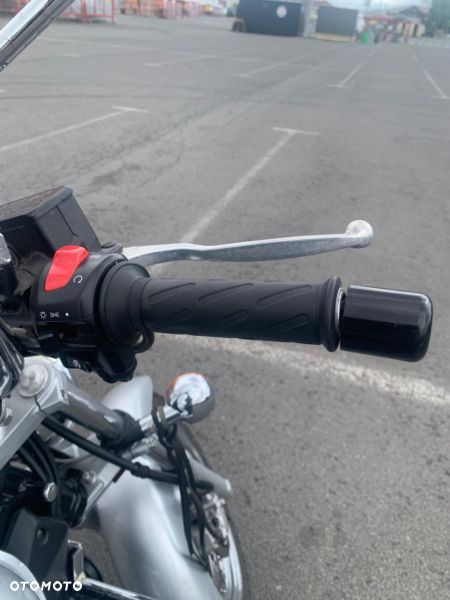 Suzuki Intruder - 12