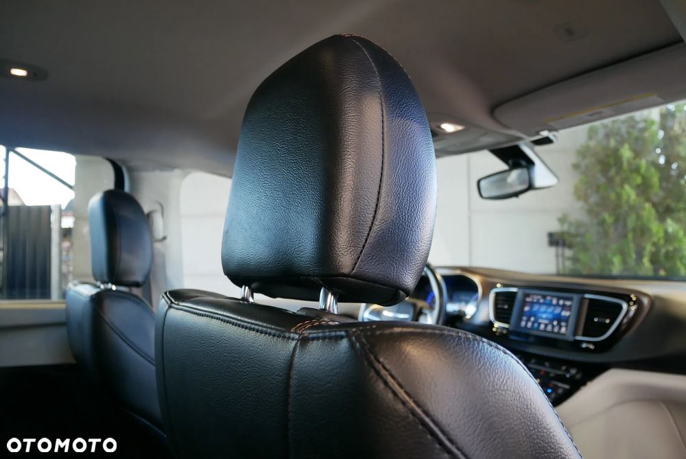 Chrysler Pacifica - 26