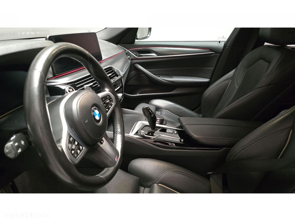 BMW Seria 5 530d xDrive mHEV M Sport sport - 30