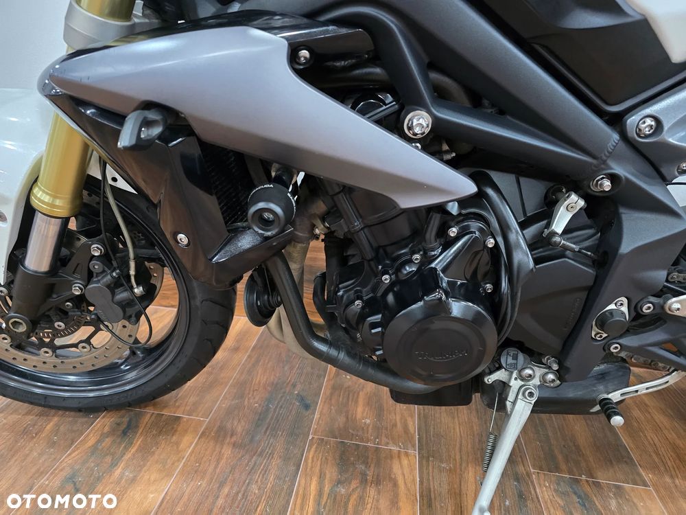 Triumph Street Triple - 8