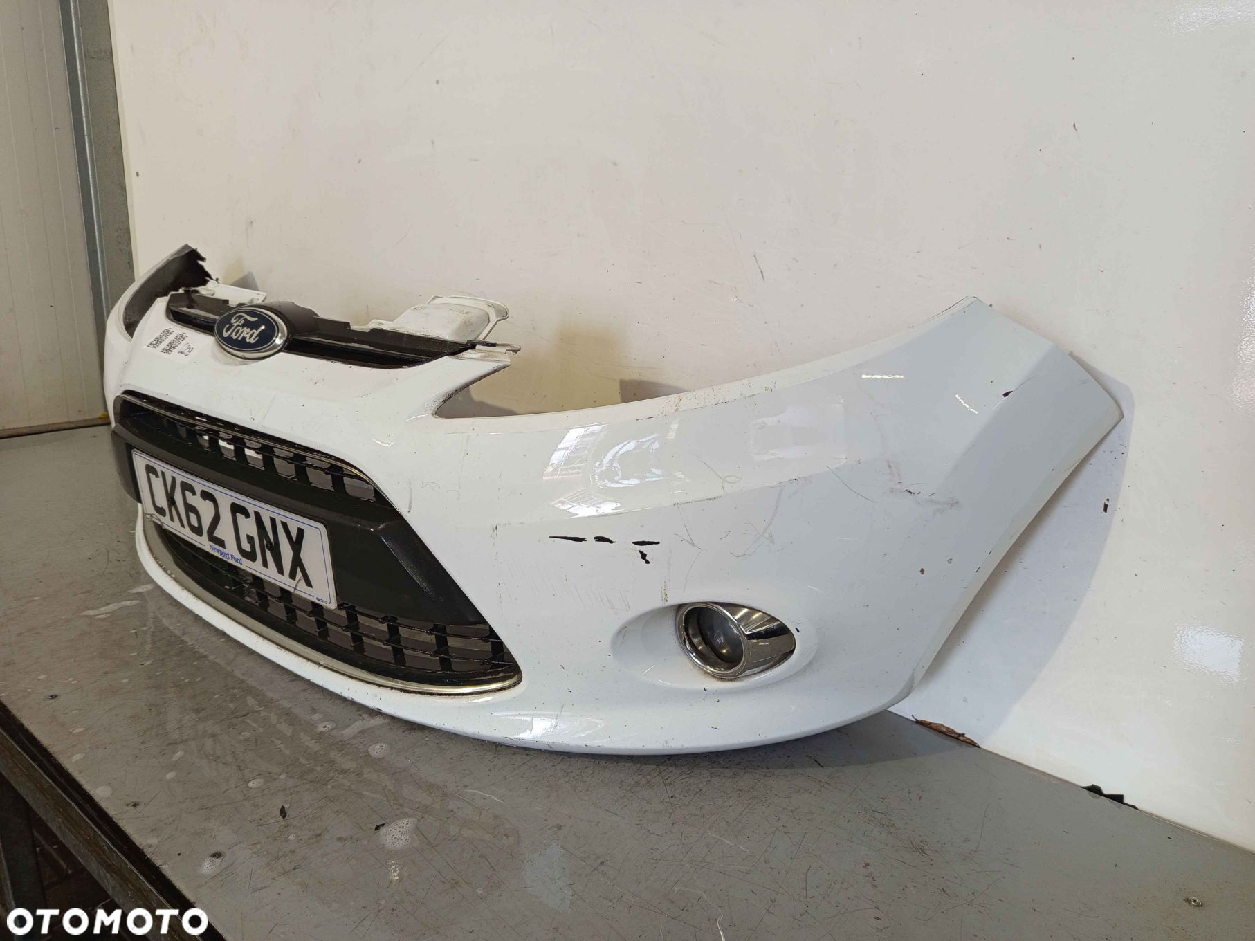 ^ ZDERZAK PRZÓD PRZEDNI FORD FIESTA MK.7 7 VII H9 BIAŁY HALOGENY - 3