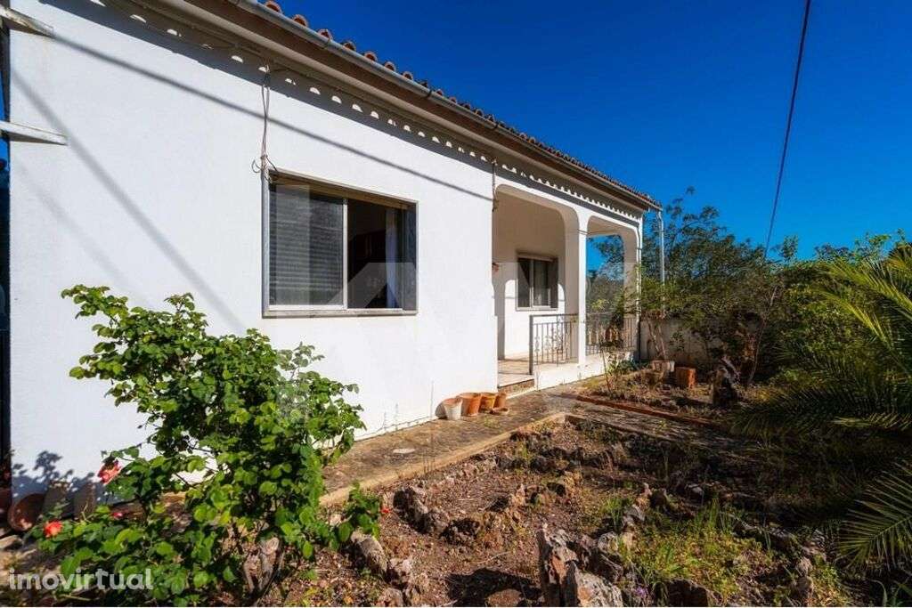 Moradia isolada com terreno em Querença a 13Km de Loulé - Grande imagem: 3/47
