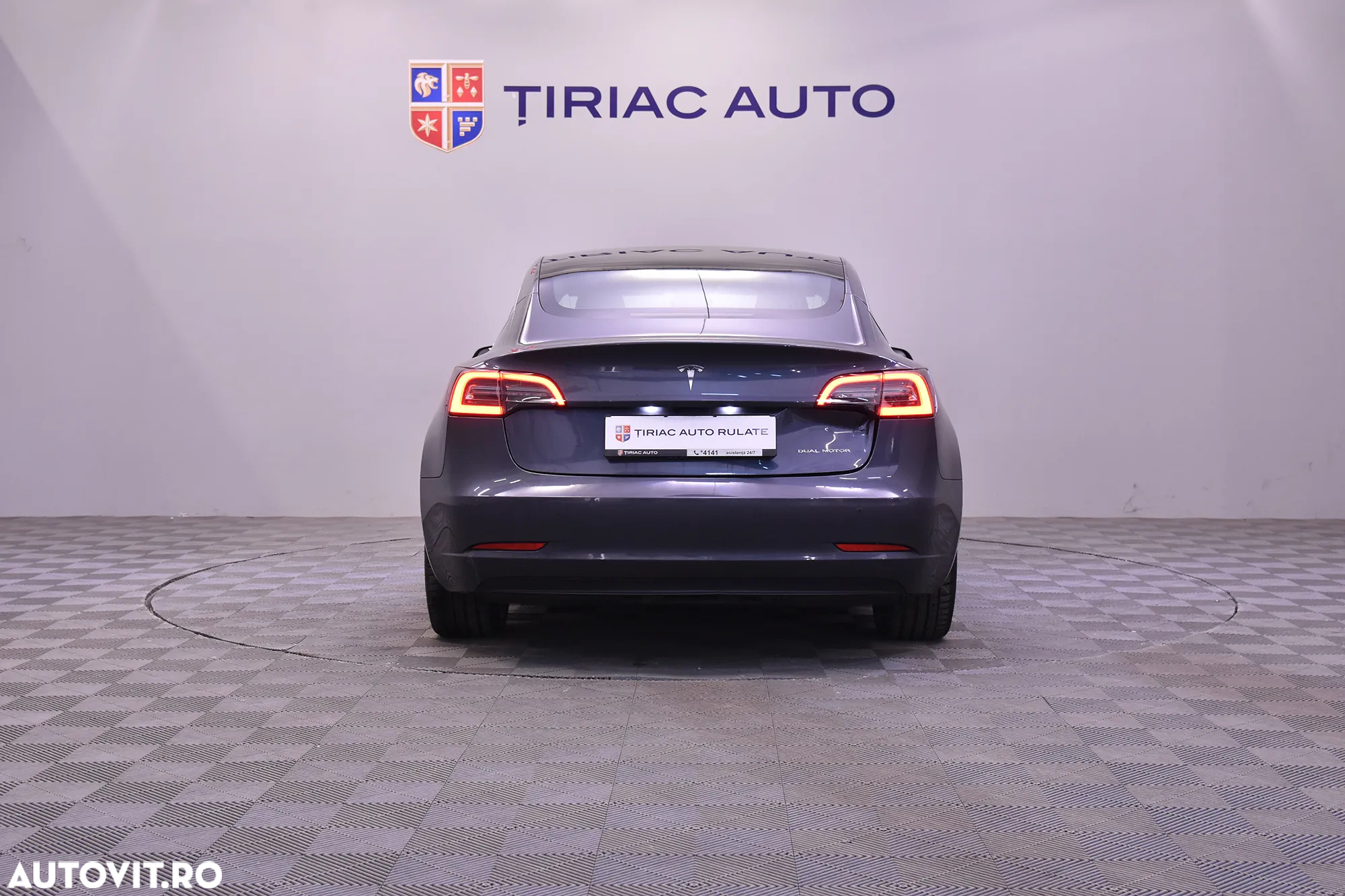 Tesla Model 3 Long Range - 4