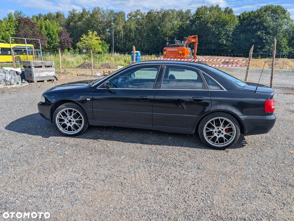 Audi A4 Limousine 2.4 - 15