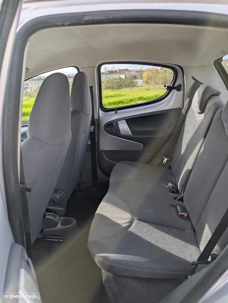 Peugeot 107 1.0 Urban - 12
