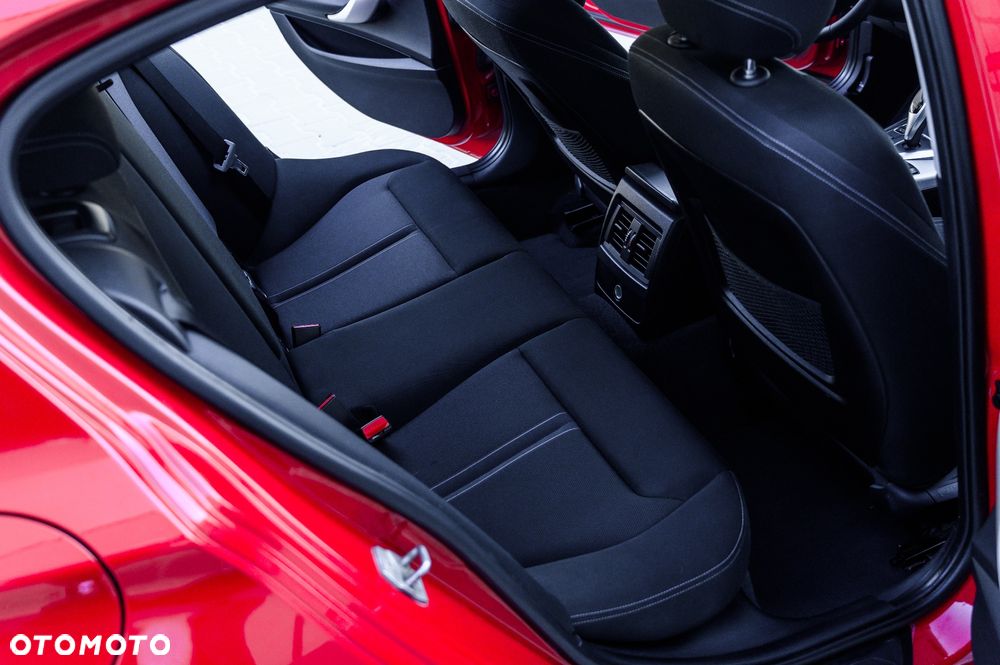 BMW Seria 1 118d - 32