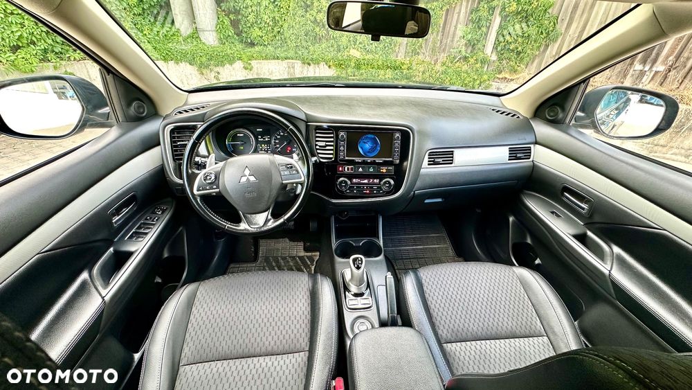 Mitsubishi Outlander 2.0 4WD Top - 20