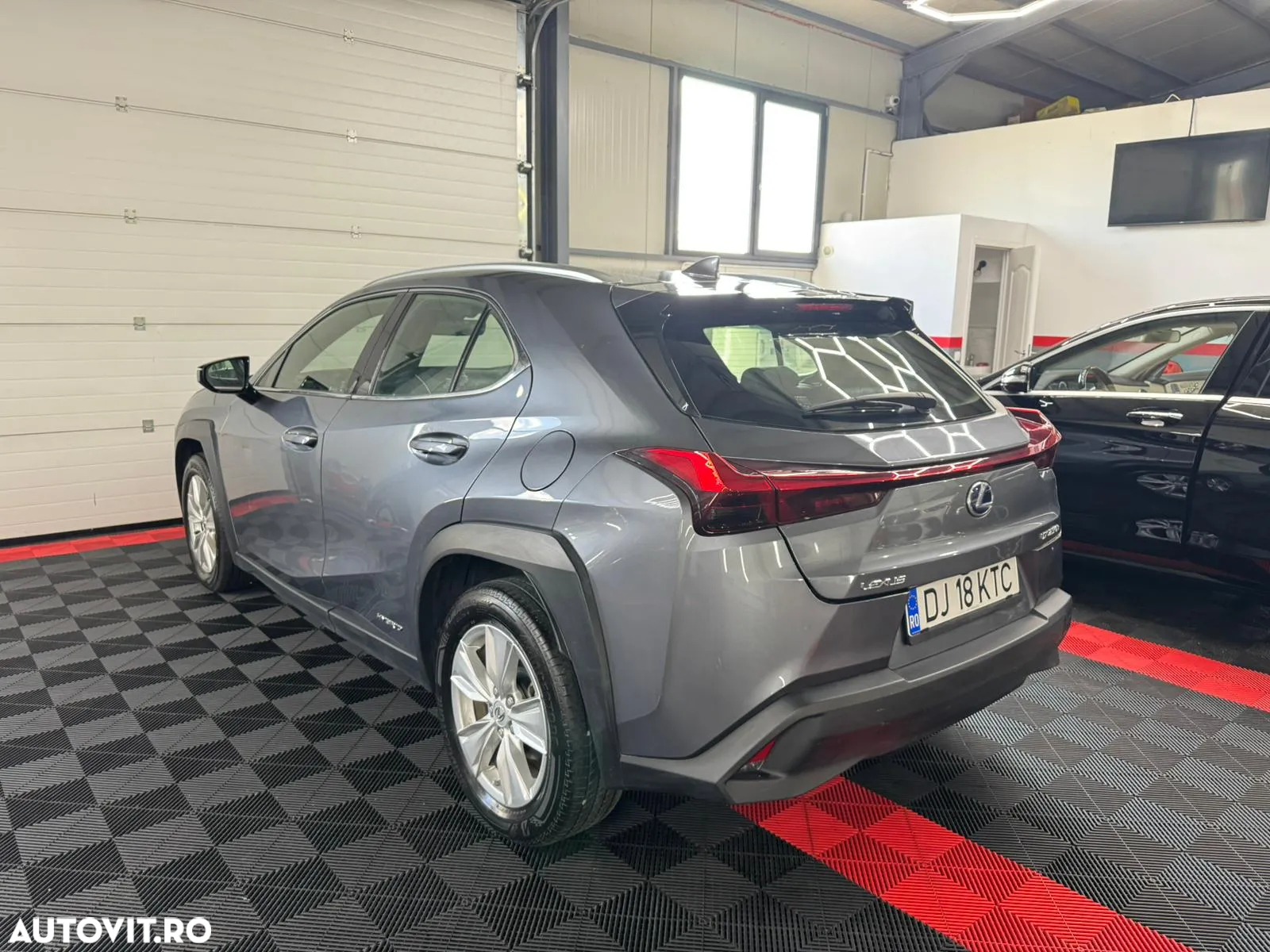 Lexus UX 250h 2.0L HEV 20H- (178 HP) 4X2 CVT Business - 8