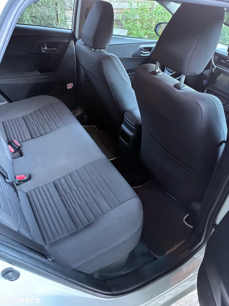 Toyota Auris Hybrid 135 Comfort - 4