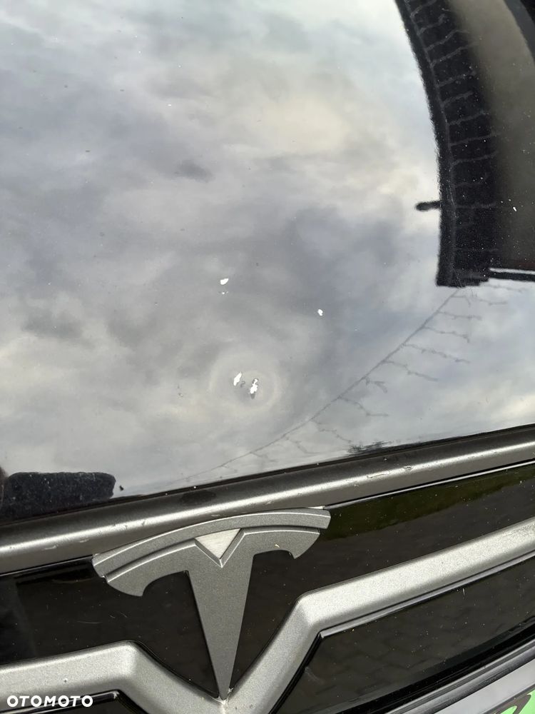 Tesla Model S 85 D - 11