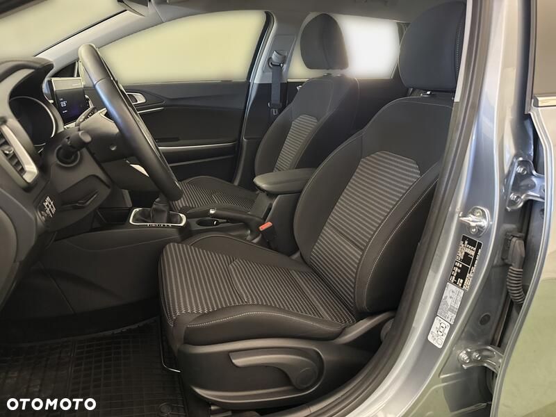 Kia Ceed 1.5 T-GDI M - 11