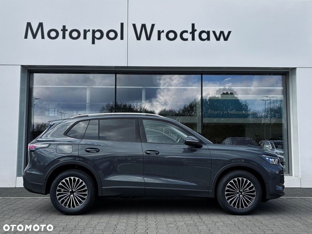 Volkswagen Tiguan - 11