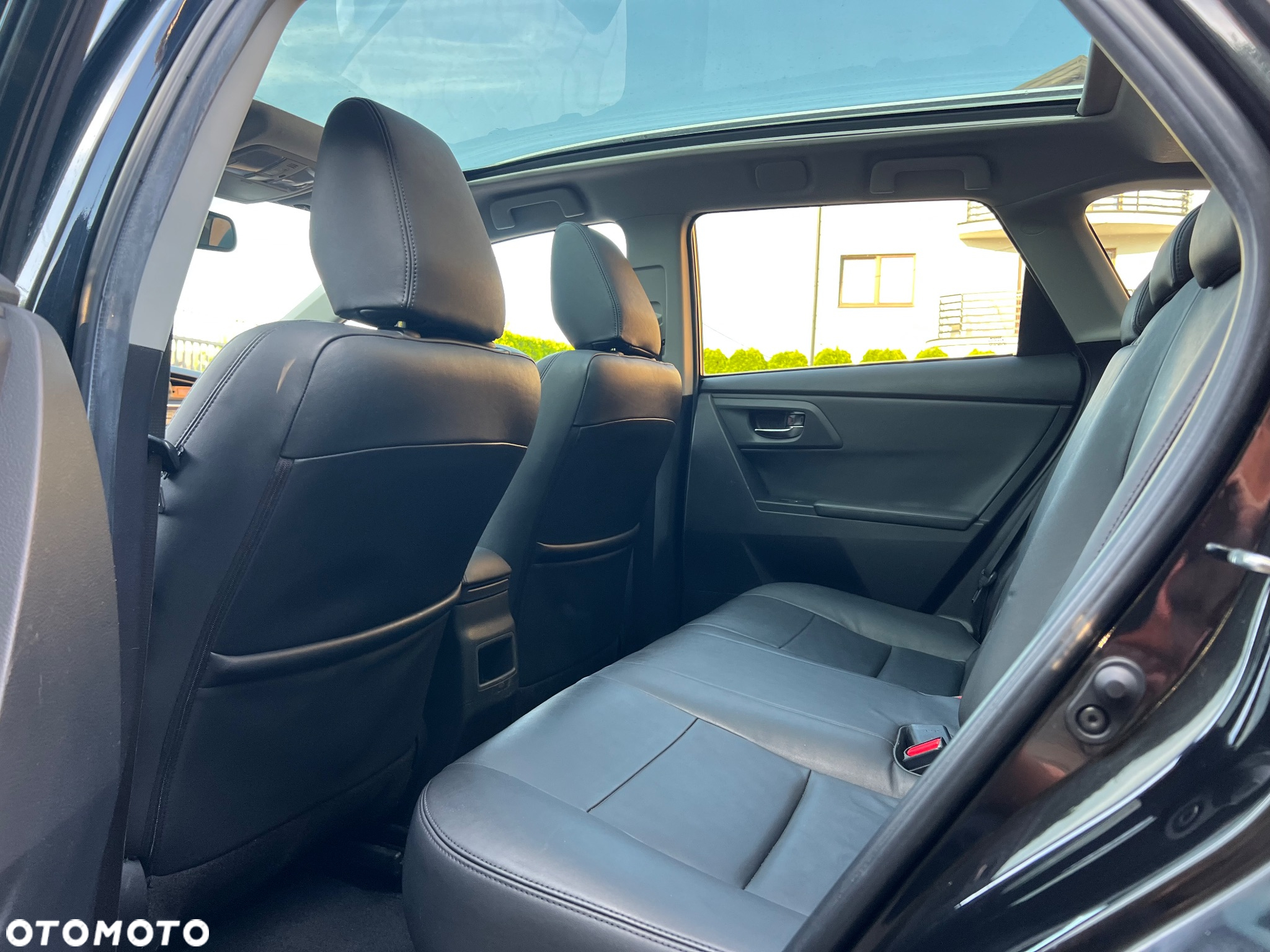 Toyota Auris 1.8 HSD Prestige - 28