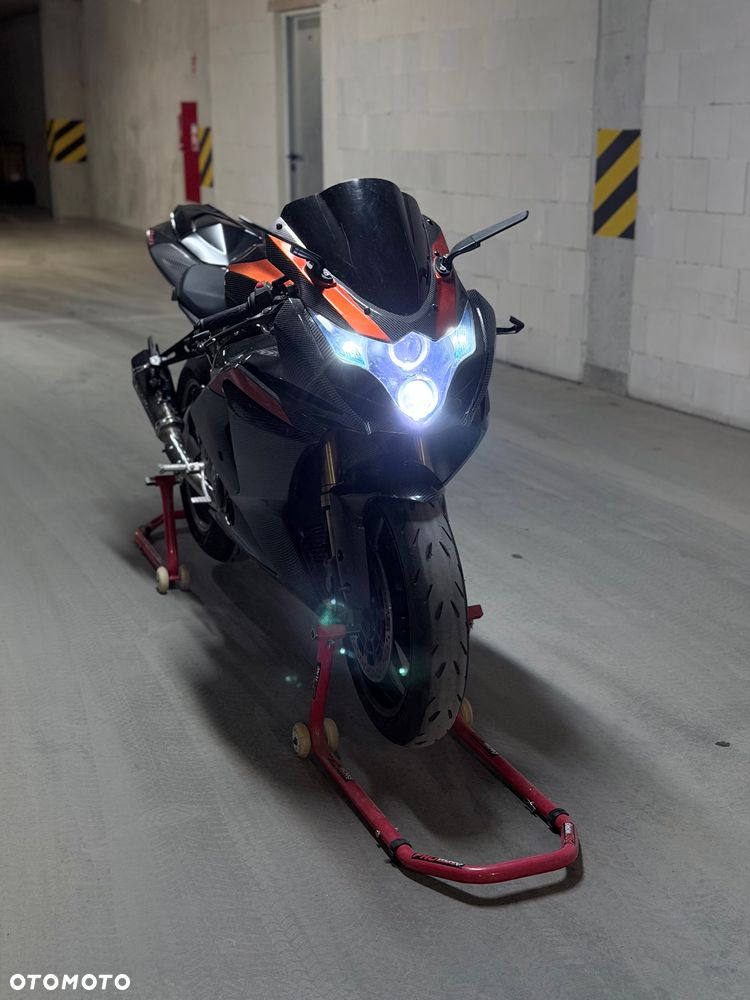 Suzuki GSX-R - 11