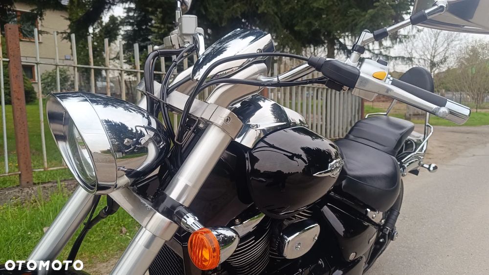 Suzuki Intruder - 12