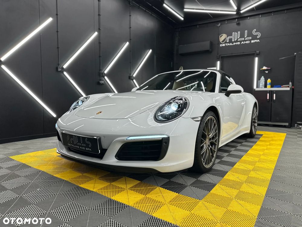 Porsche 911 Carrera 4 PDK Cabrio - 1
