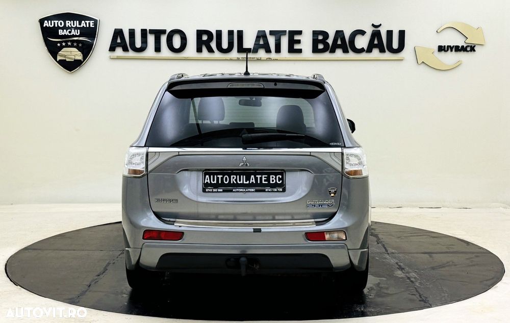 Mitsubishi Outlander - 11