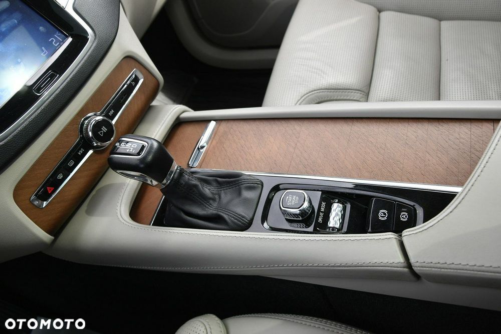 Volvo XC 90 - 12