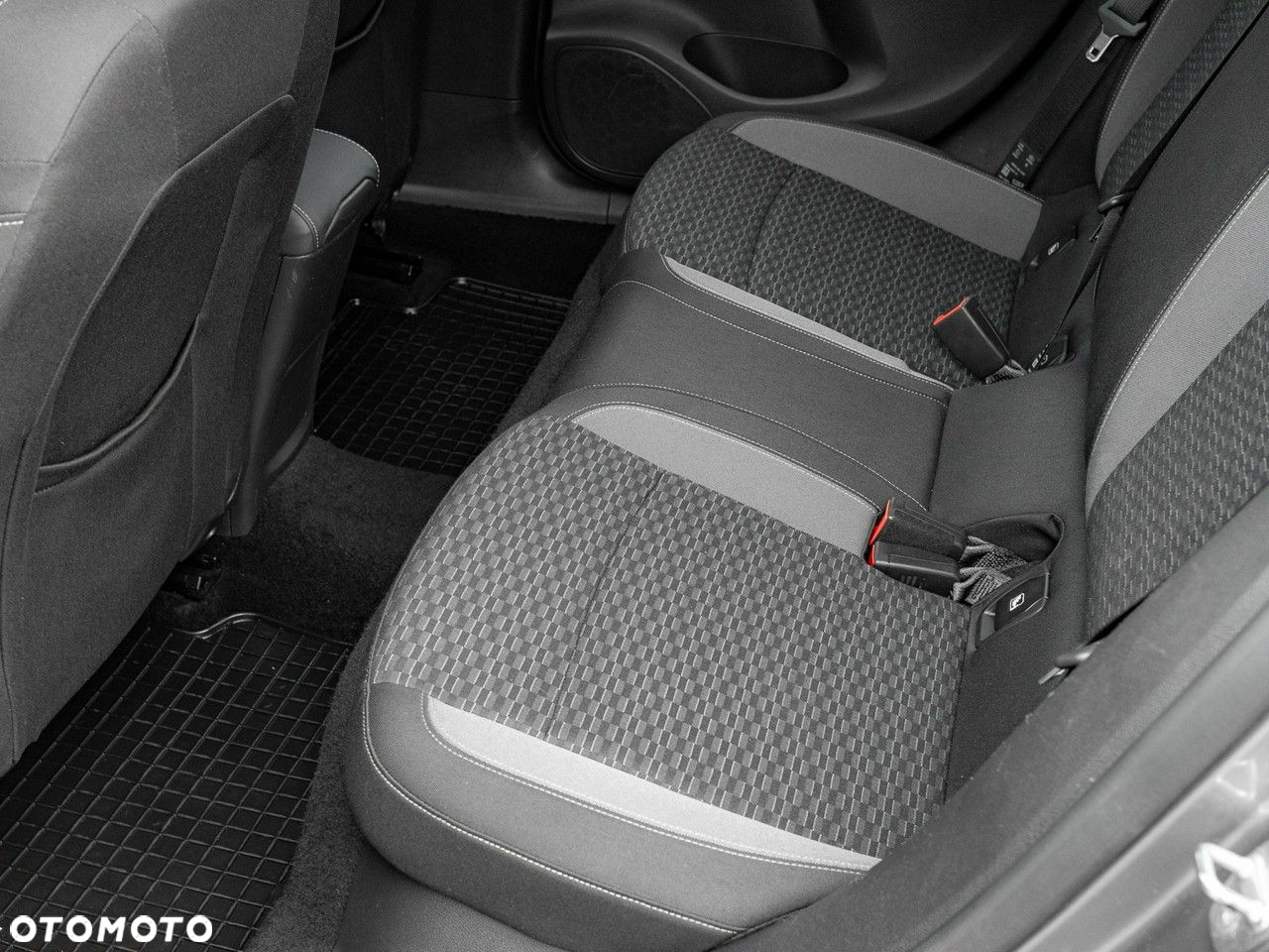 Opel Astra V 1.2 T GS Line S&S - 26