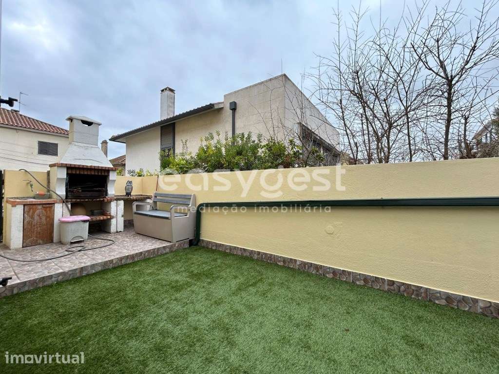 Moradia T3 Bairro da Encarnação com logradouro 34m2 e garagem 2 lug... - Grande imagem: 3/17