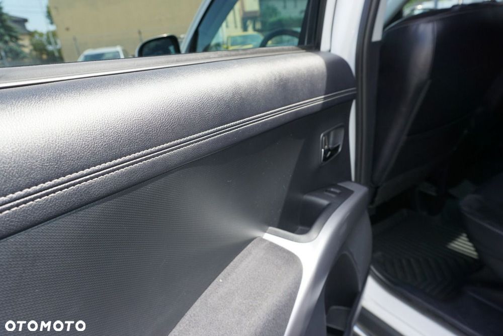 Mitsubishi Outlander - 15
