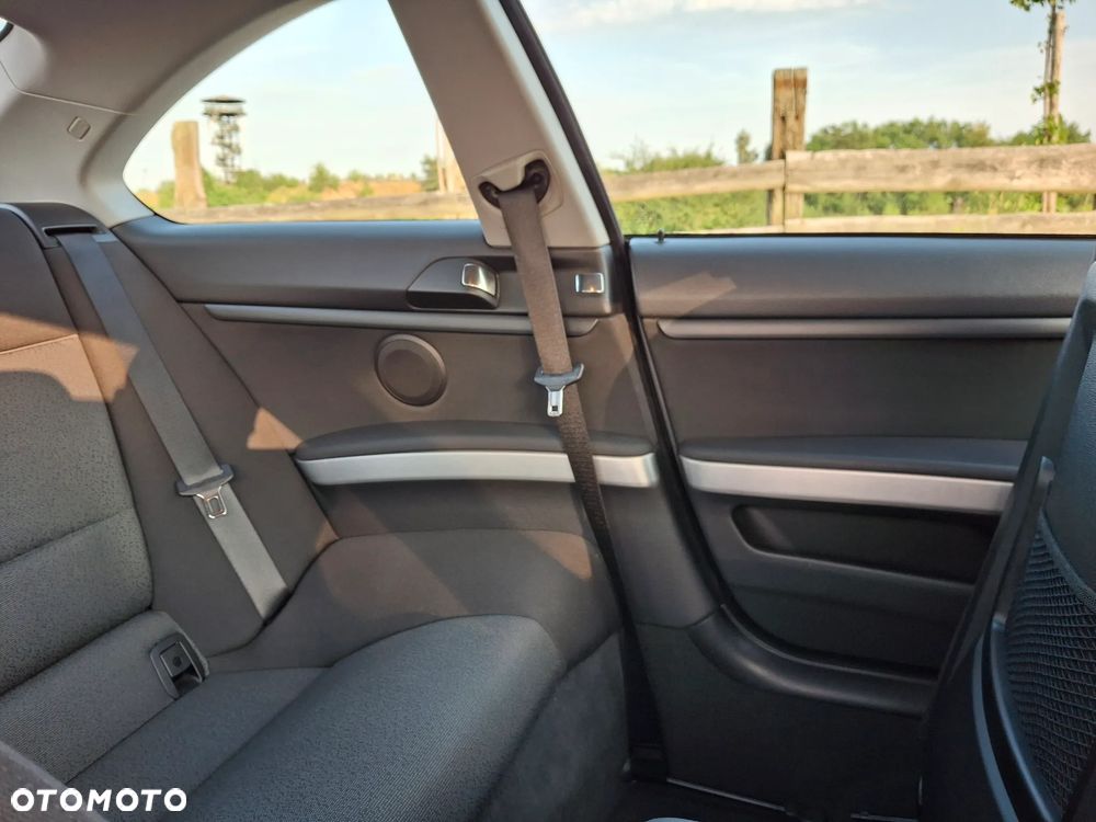 BMW Seria 3 320i - 30