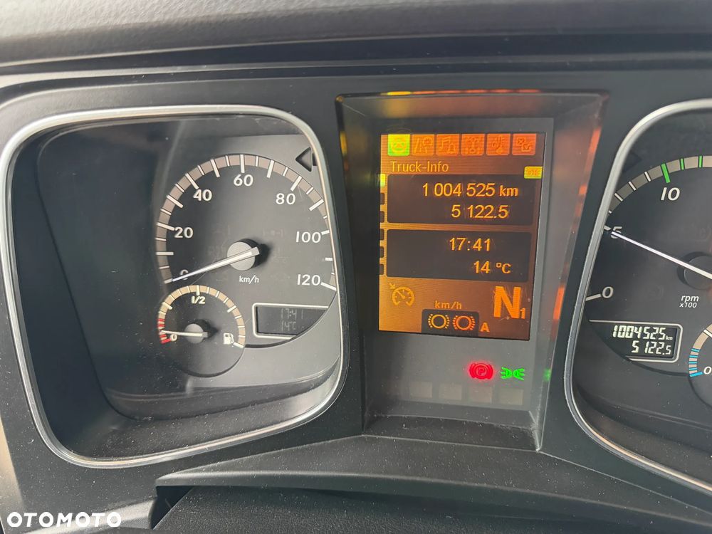 Mercedes-Benz ACTROS 1845 / EURO 5 / GIGA SPACE / NOWY TACHOGRAF / 2013 REJESTRACJA / BARDZO ŁADNY STAN / BEZ RETARDERA / BLUETEC 5 / 2 ZBIORNIKI PALIWOWE / KSENONY / LODÓWKA / PŁASKA PODŁOGA !! - 28