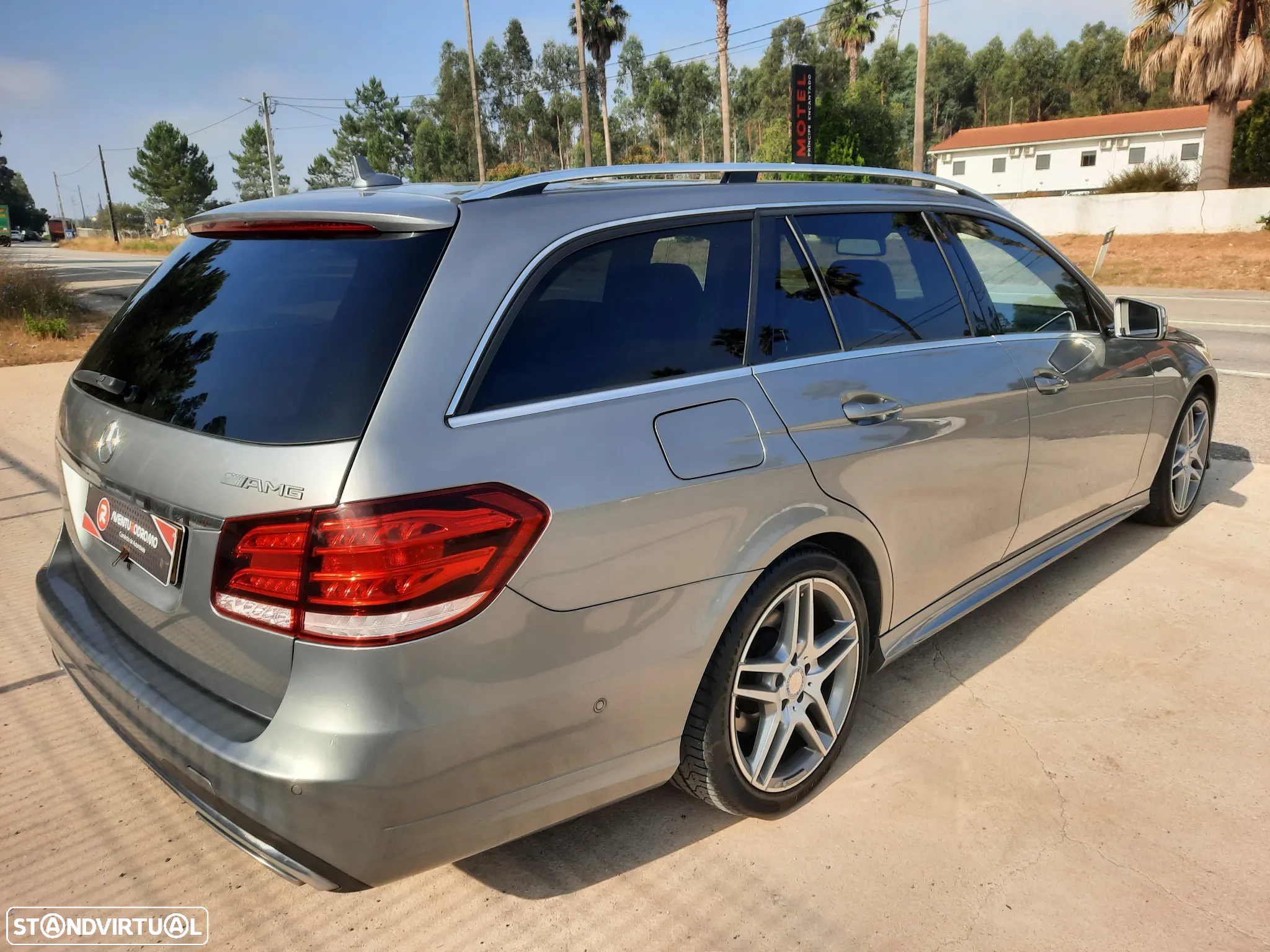 Mercedes-Benz E 300 Bluetec Hybrid Avantgarde - 18