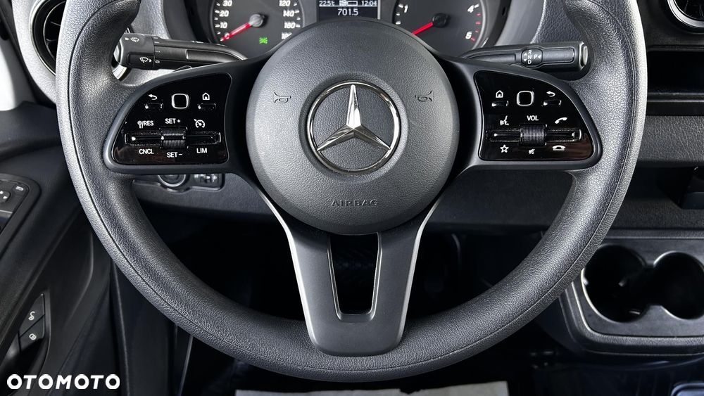 Mercedes-Benz Sprinter - 14