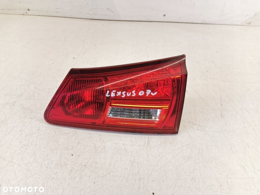 LAMPA PRAWA TYLNA TYŁ W KLAPĘ LEXUS IS 220 IS - 2