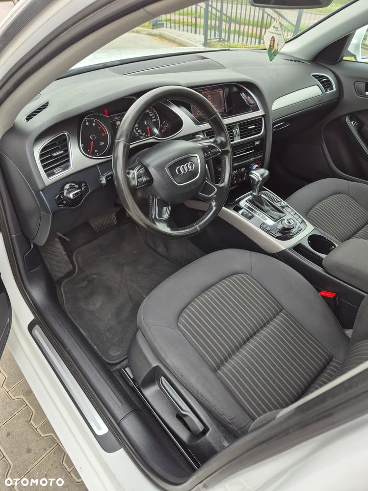 Audi A4 Limousine - 10