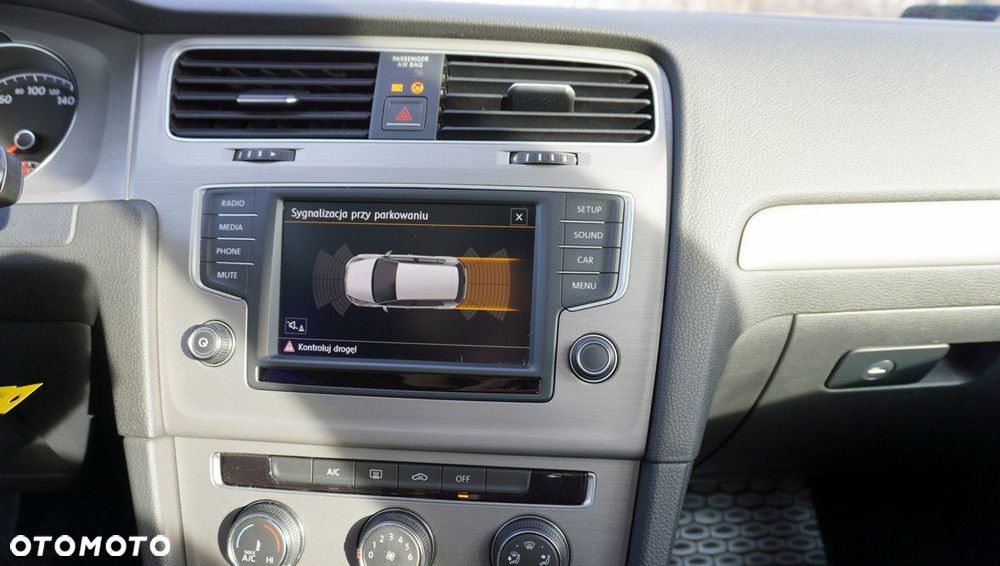 Volkswagen Golf - 10